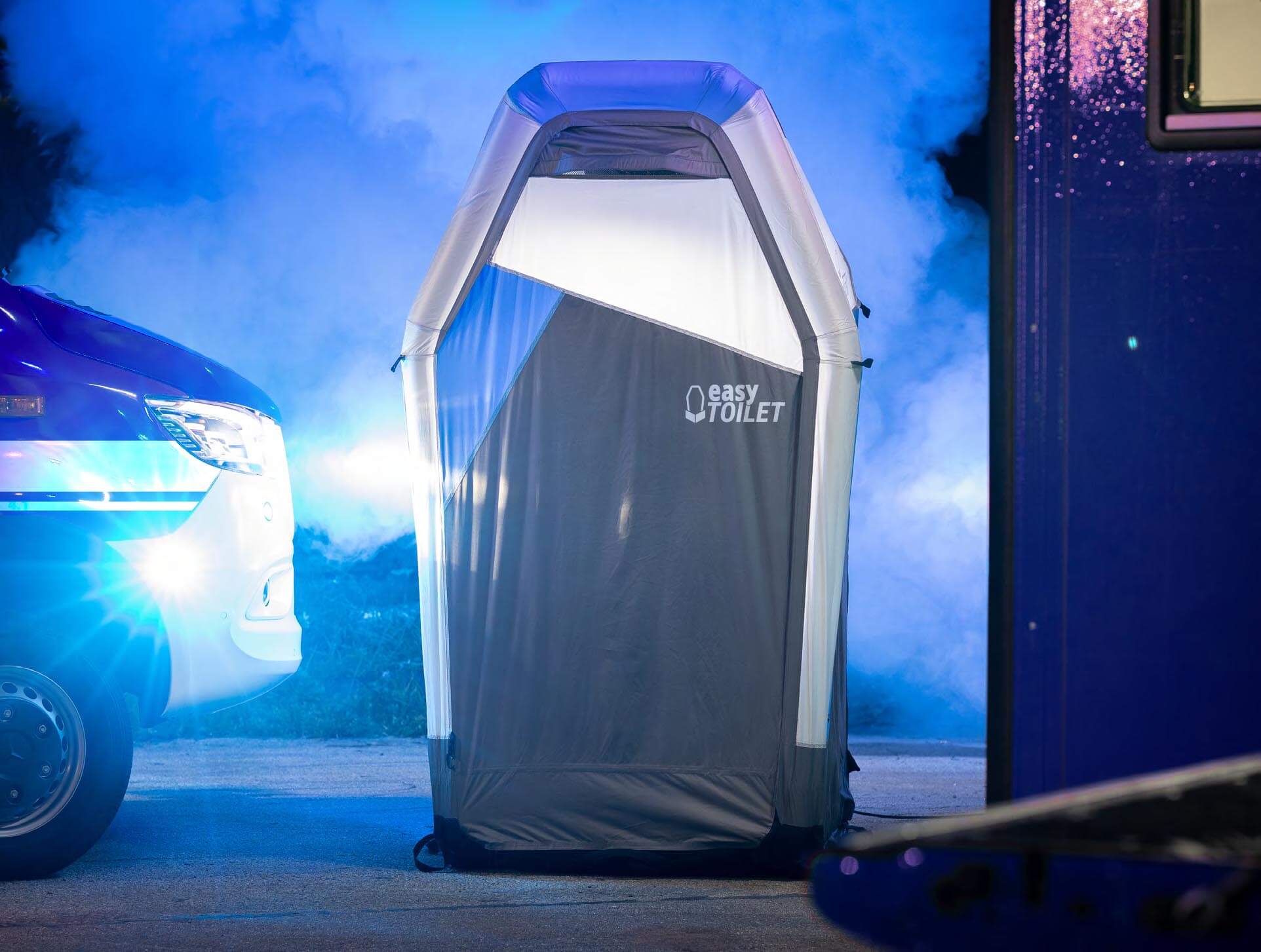 easyToilet ist eine mobile Toilette bestehend aus Trockentoilette und aufblasbaren Toilettenzelt