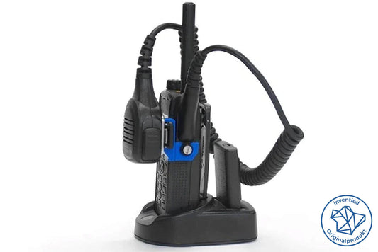 Mit dem MICROCLIP Mikrofonhalter von inventied gehören unsortierte Ladestationen und beschädigte Antennen der Vergangenheit an.